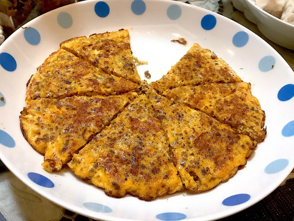 誰だ💦😅ワンピース食べたん…オムレツ|アライさんさん