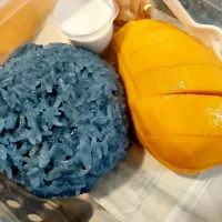 Mango sticky Rice  in coconut milk 🥰(butterfly pea flowers colour)|phatさん