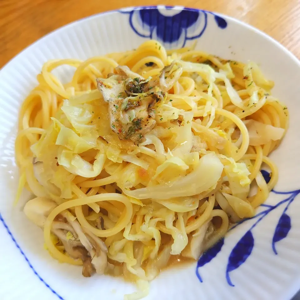 茅乃舎のだし炊きパスタ♥
めっちゃ海老〜🦐🦐🦐
仕上げの香味だし粉がまたよき😙
これはリピしちゃうわ🍀|ぽんしきさん