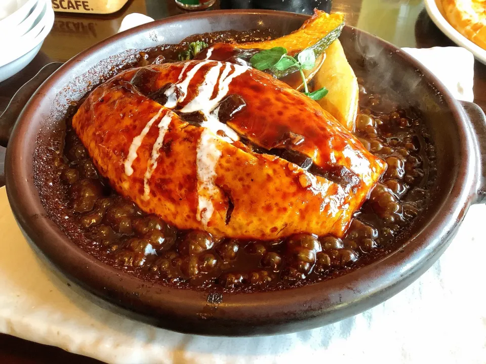 大好きな隠れ宿的なカフェの『オムハヤシ』😋|アライさんさん