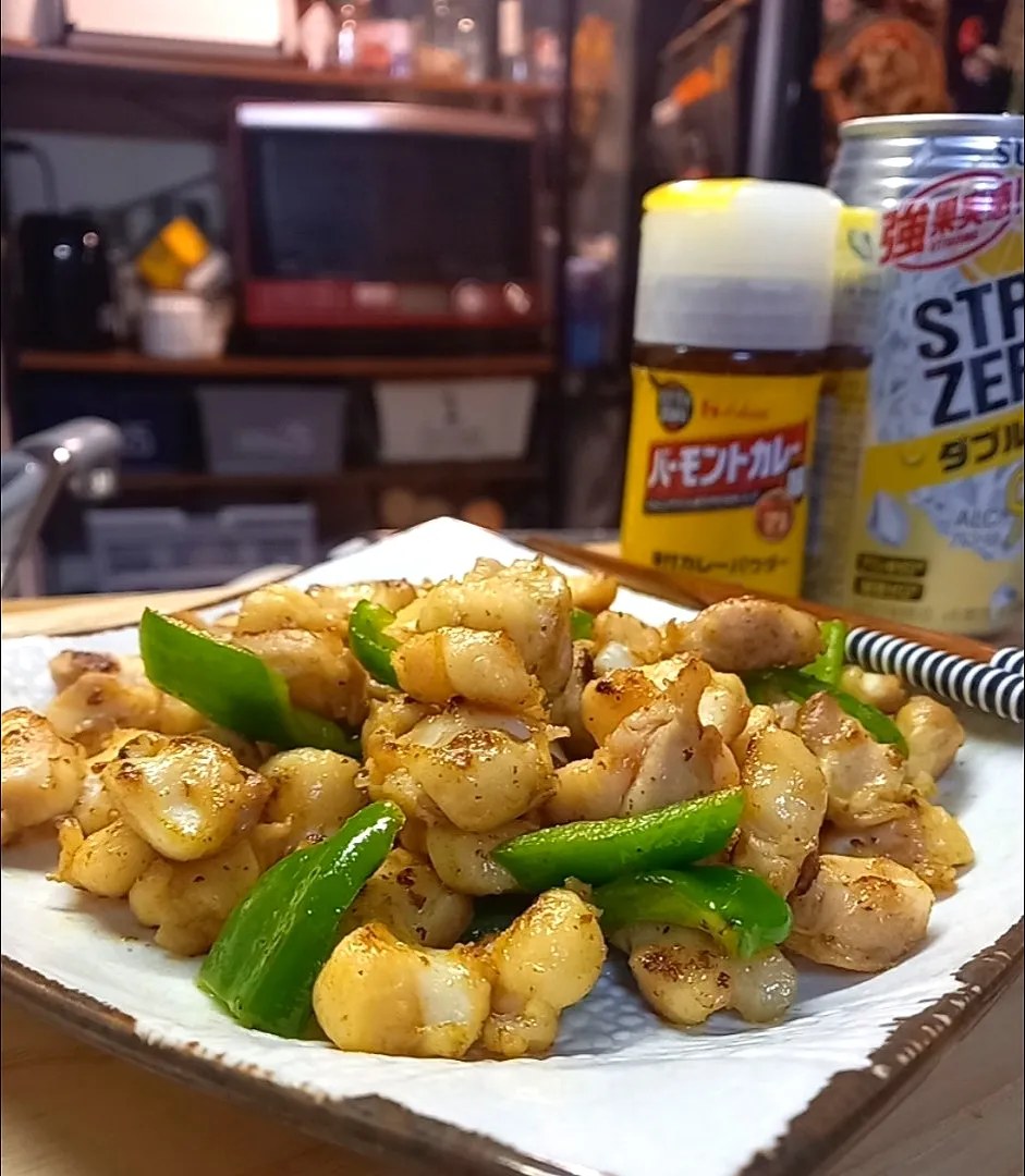 鶏ひざ軟骨ﾋﾟｰﾏﾝｶﾚｰ炒め|まりおさん