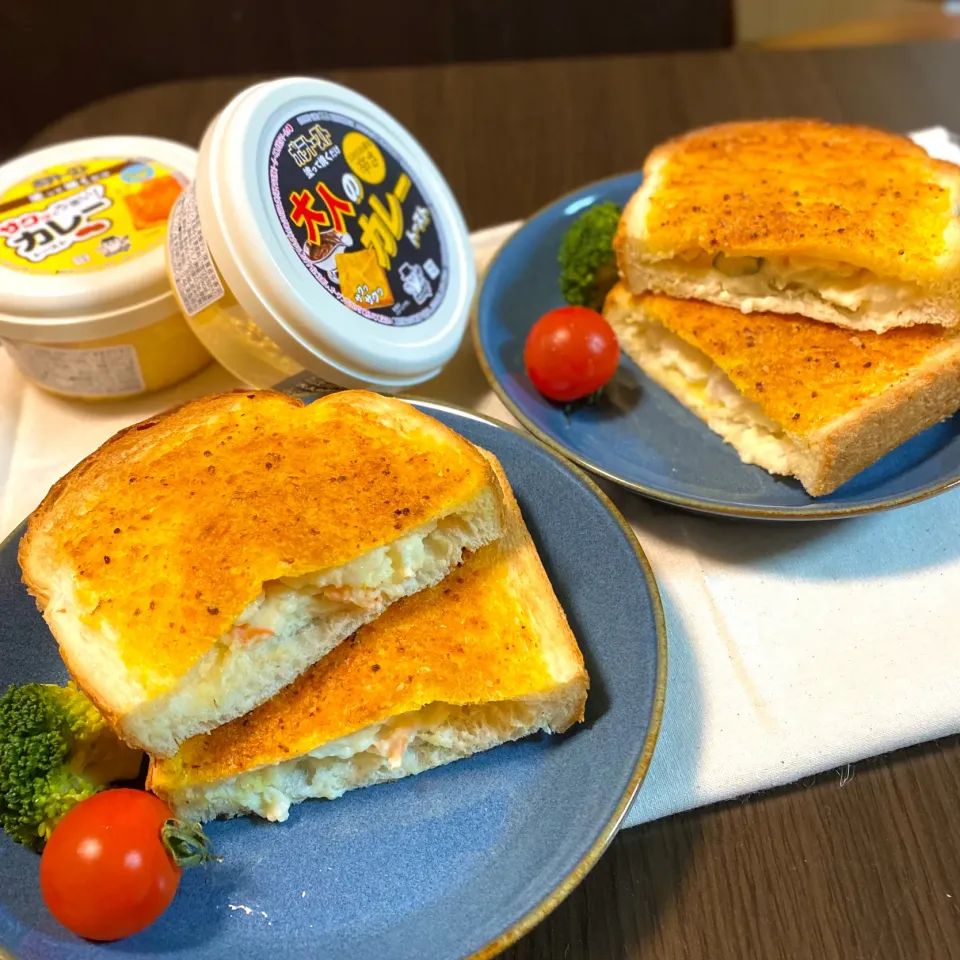 Snapdishの料理写真:Wポテト！カレーポテサラトースト|ちぐあささん