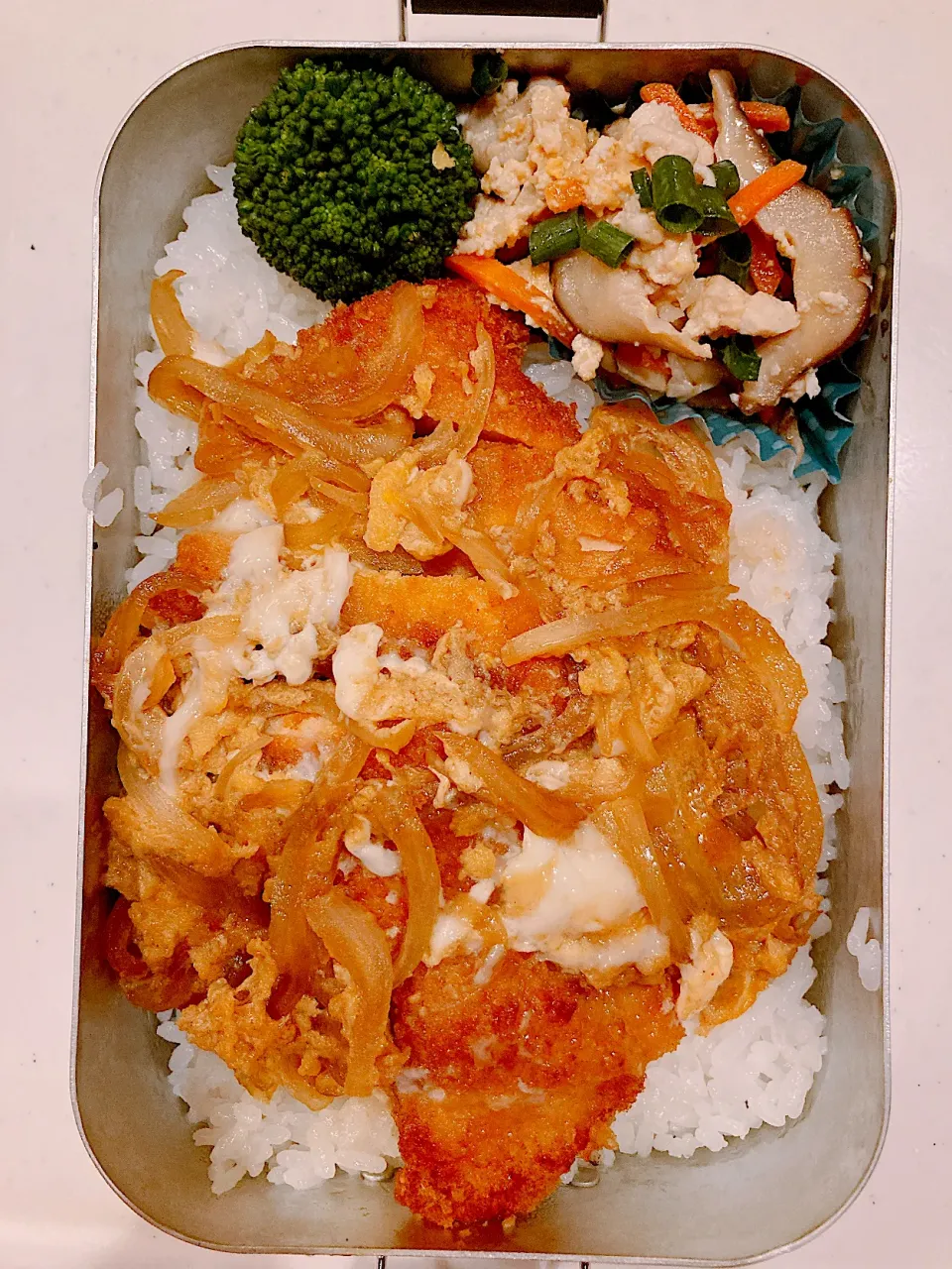 チキンかつ丼　炒り豆腐|トモさん