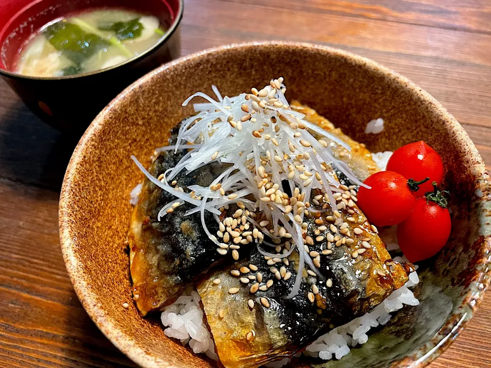 Snapdishの料理写真:秋刀魚の蒲焼き丼|n_nさん