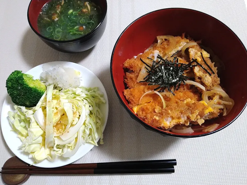 Snapdishの料理写真:カツ丼定食|たまさん