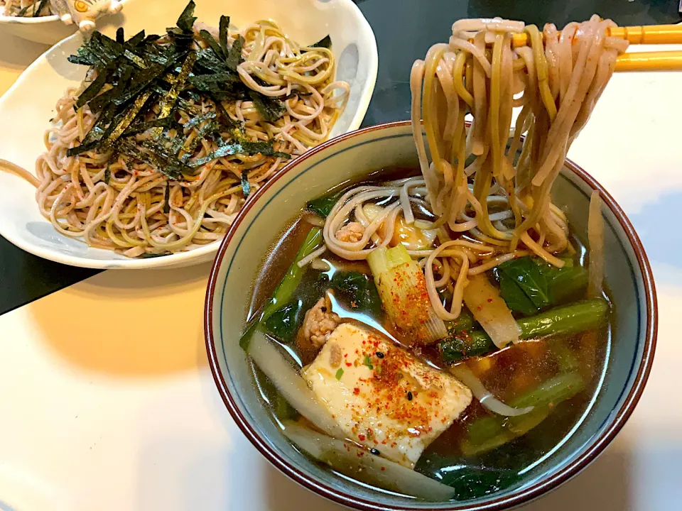 焼きネギ、焼き豆腐、小松菜、豚肉、牛蒡のつけ汁でお蕎麦|Takeshi  Nagakiさん