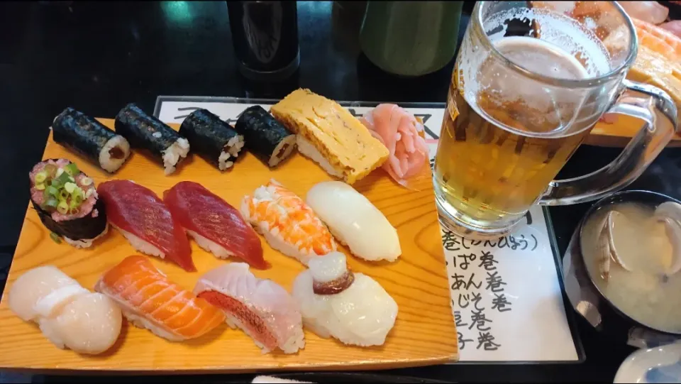 お昼はお鮨とビール|しまだ ちえこさん