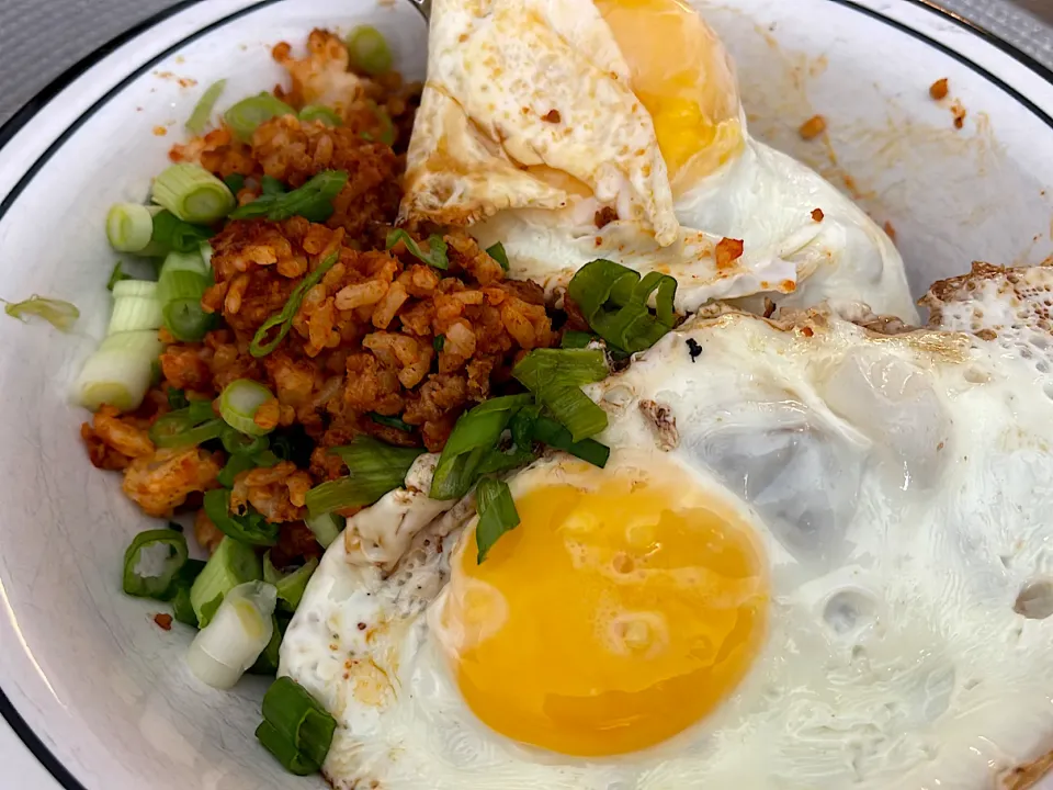 Left over Turkey tacos turn into a Turkey kimchi rice and over eggs|Marnelli Dela Cruz Hollandさん