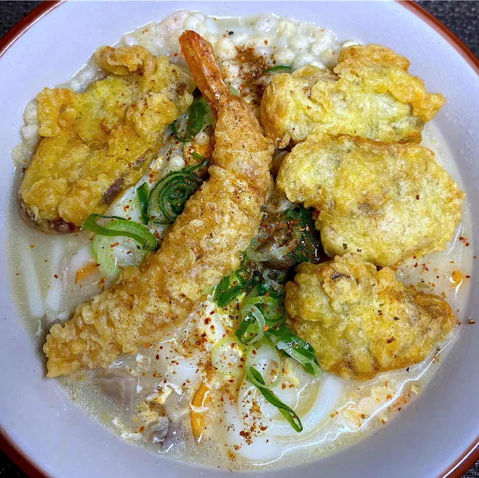 肉肉味噌生姜天ぷらうどん🍤|すくらんぶるえっぐさん