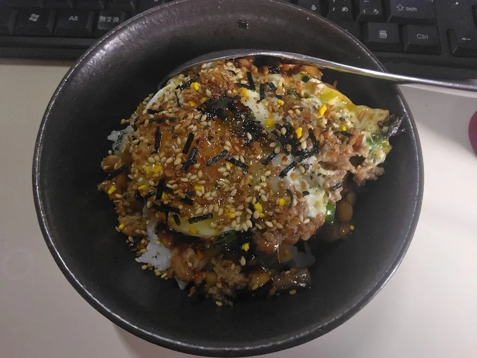 なめ茸と肉そぼろ入りショゴス丼|darkbaronさん