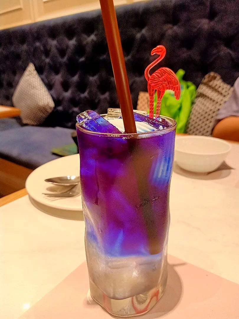 Refreshing Butterfly Pea Coconut Juice 🥤🥥
...
...
Look how pretty & sweet of that color 😘💜|An'leeさん