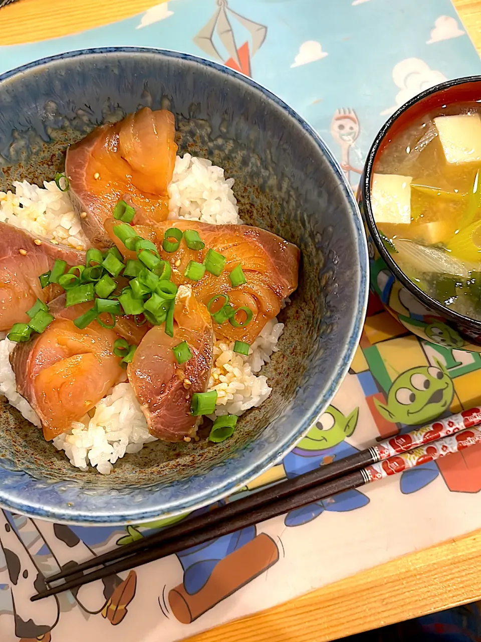 ブリの漬け丼|ぺろたんさん