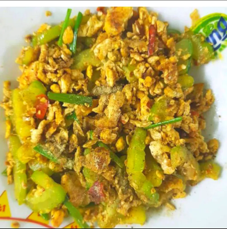 Snapdishの料理写真:stir fry bitter gourd with egg|patlovestocookさん