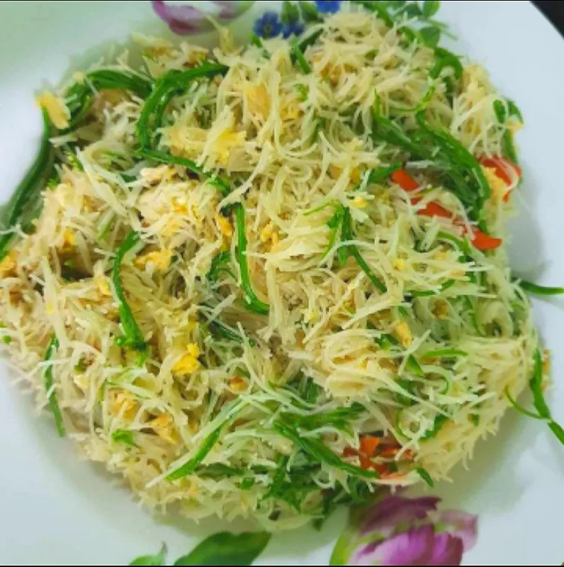 stir fry vermicelli with egg & acacia pennata|patlovestocookさん