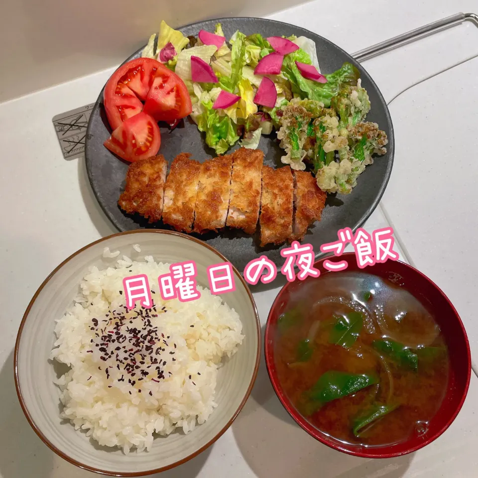 月曜日の夜ご飯☆とんかつ🐷|emahaさん