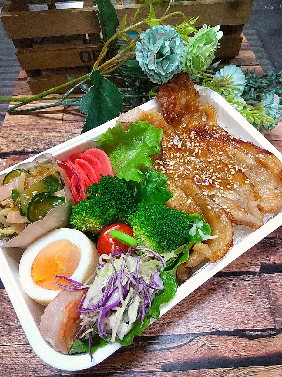 Snapdishの料理写真:生姜焼き弁当🍱|クータンさん