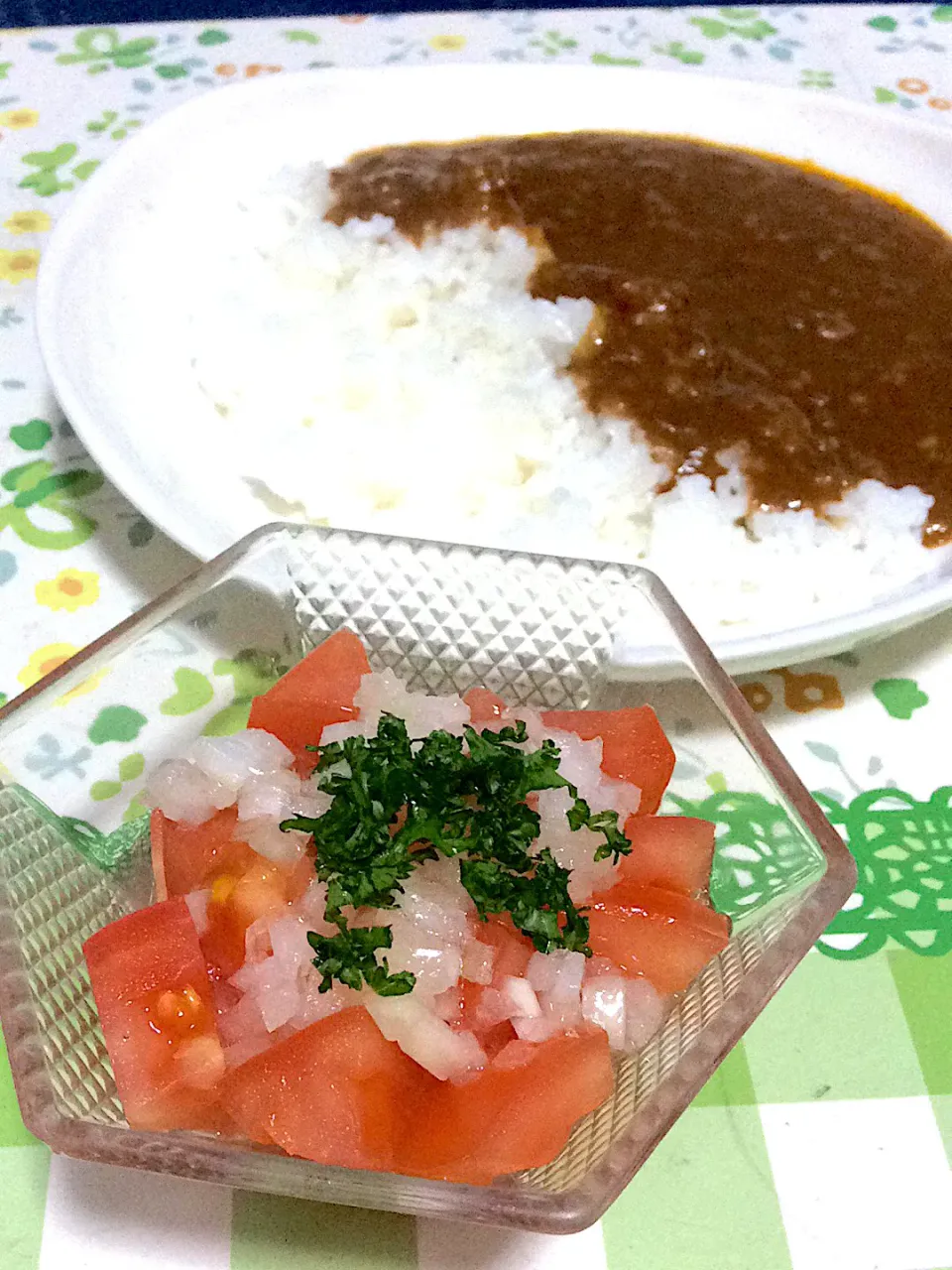 トマトサラダ&台湾ミンチカレー|ひよこさん