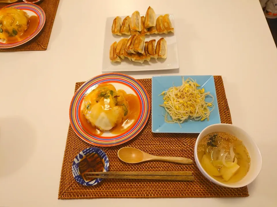 今日の夕食　宇都宮まさしの餃子、天津飯、もやしナムル、じゃがいもスープ|pinknari🐰🌈さん