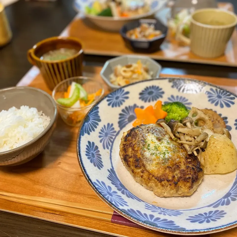 グリル野菜とチーズハンバーグ|ちぐあささん