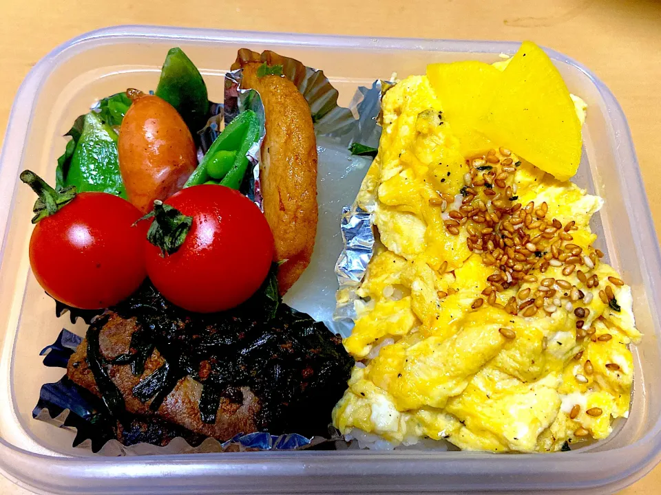 今日の自分弁当🍱　　　　　　　　　　　　　　　　　　　　　　　　　　　😊レバニラ　　　　　　　　　　　　　　　　　　　　　　　😊大根たいたん　　　　　　　　　　　　　　　　　　　　　　　😊スナップウィンナー炒め　　　　　　　　　　　　　　　　😊卵オンライス　　　　　　　　　　　　　　　　　　　　　　レバニラ残りもんの為色が悪ぅ💦|サチ😊さん