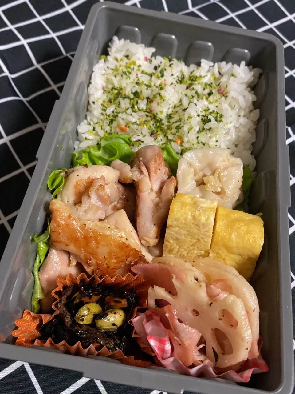 にんにく塩炒めと筍のシュウマイ弁当|ぐっちゃんさん