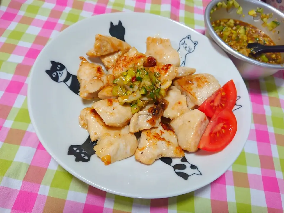 からあげビールさんの料理 【おうち居酒屋ごはん】揚げずに簡単♪油淋鶏風ピリ辛ねぎきゅうチキン|cocco+さん