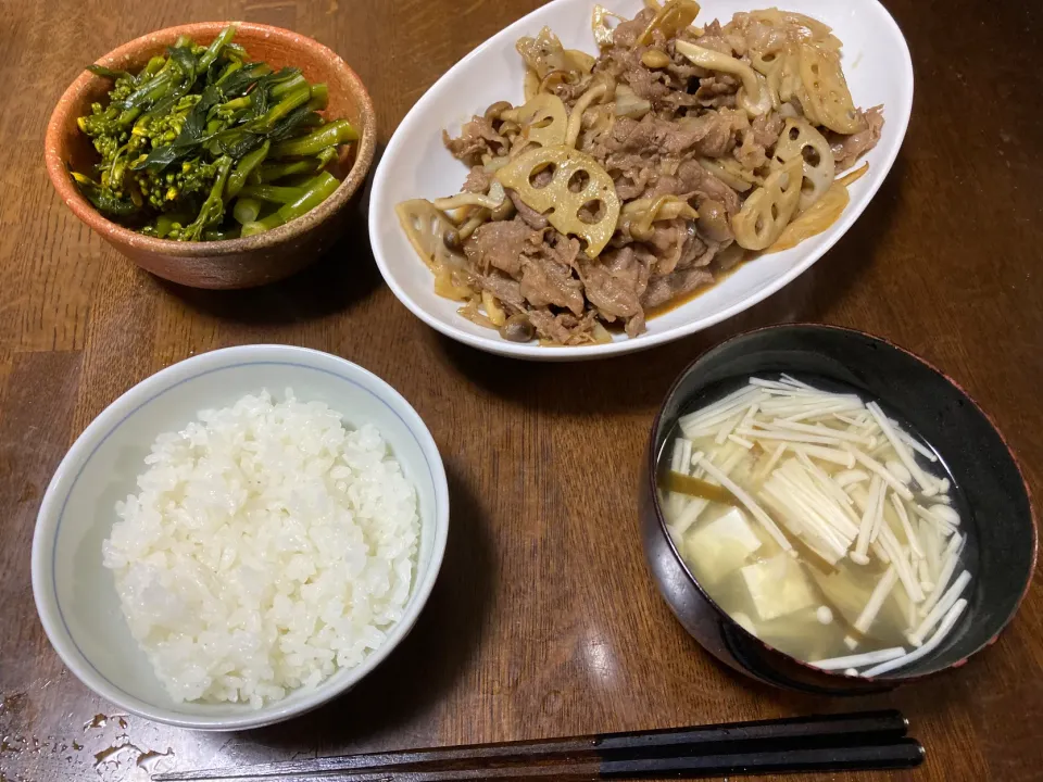 Snapdishの料理写真:牛肉と蓮根、しめじの炒め物|はみんぐば〜どさん