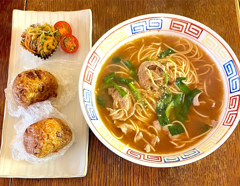 ランチ♯アルモンデグランプリ♯徳島ラーメン♯炊き込みご飯♯おにぎり|小松菜さん