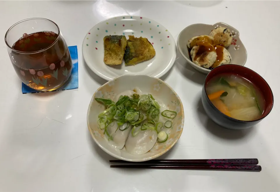 「アルモンデ」晩御飯☆水餃子☆ひじきとおからのチキンナゲット☆鯖のカレーフライ☆みそ汁（大根・白菜・人参・小松菜）|Saharaさん