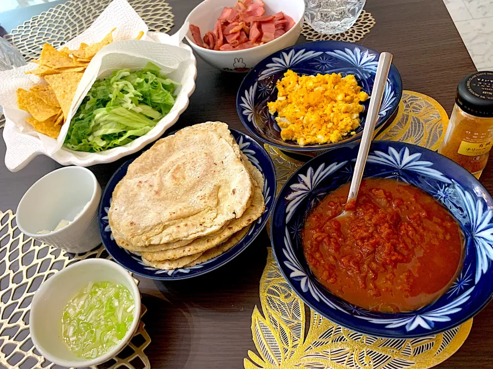 タコスで休日手づくりジャンキーランチ🌮|チコさん