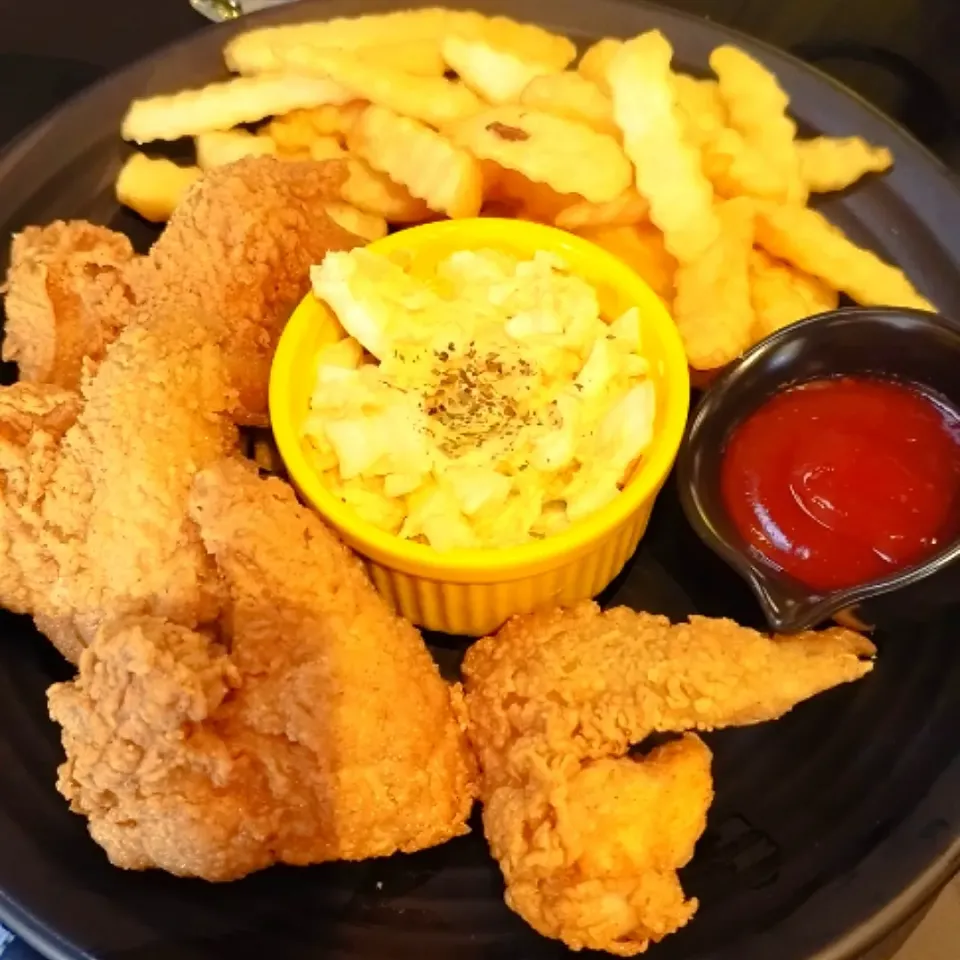 Fries and Chicken Wing|Raaonnさん