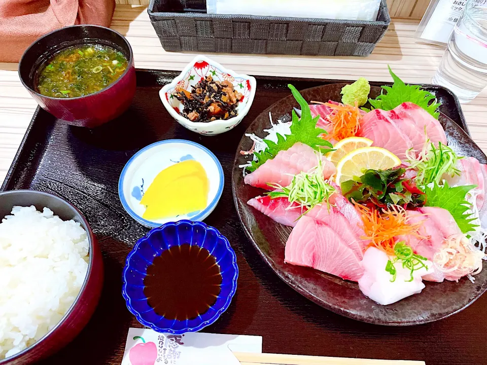 幼なじみと刺身ランチ|オーロラさん