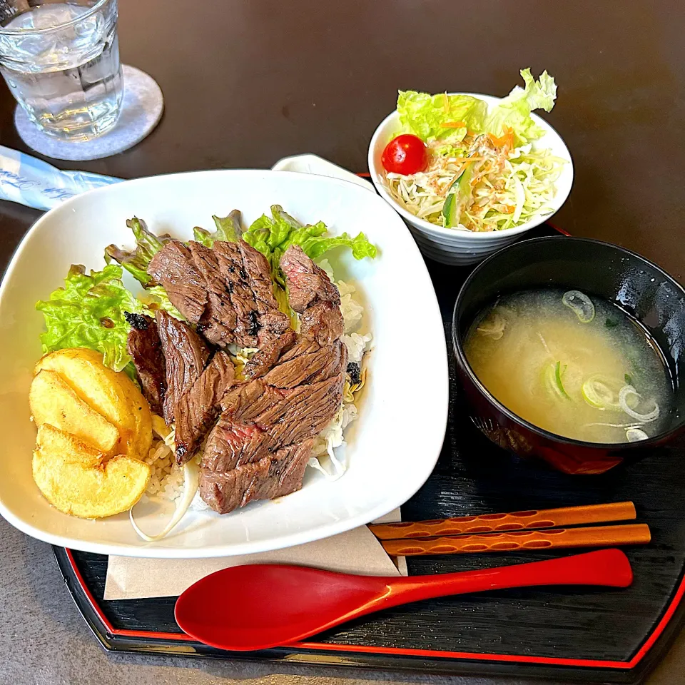 福井でランチ😋ステーキ丼|すかラインさん