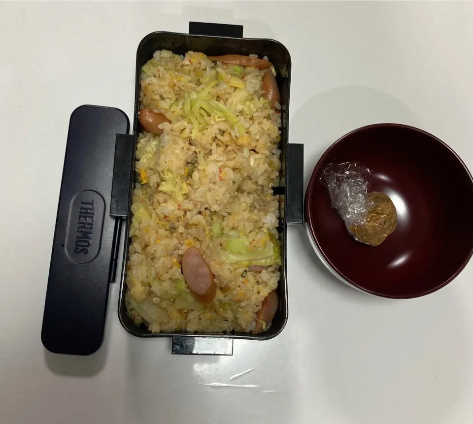 Snapdishの料理写真:パパ弁☆カニ炒飯☆みそ玉|Saharaさん