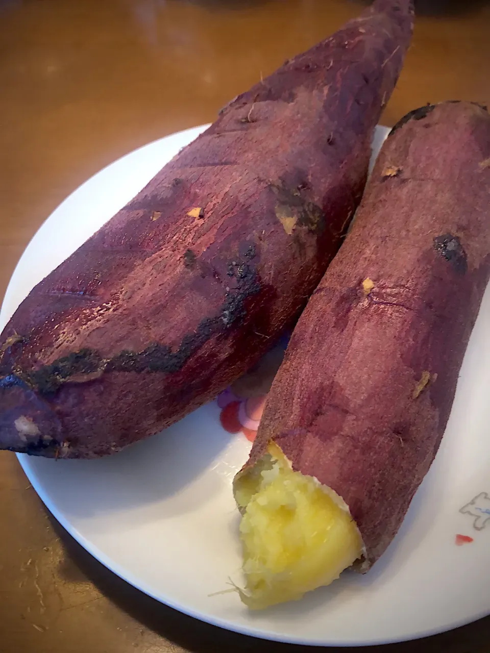 Snapdishの料理写真:蜜たっぷり、しっとり焼き芋🍠で午前のおやつタイム。|masaさん