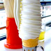 花巻名物マルカン大食堂のジャンボソフトクリーム