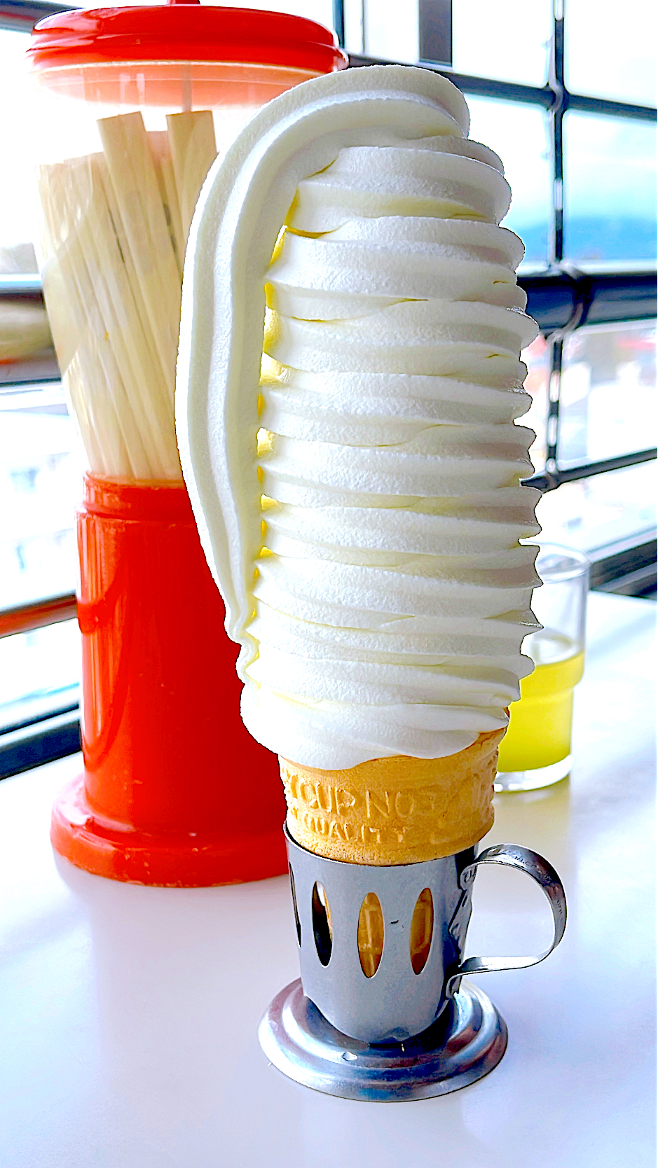 花巻名物マルカン大食堂のジャンボソフトクリーム