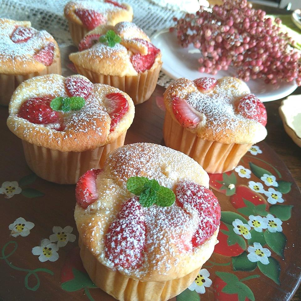 あゆ♡さんの料理 フレッシュいちごのふわふわマフィン🍓