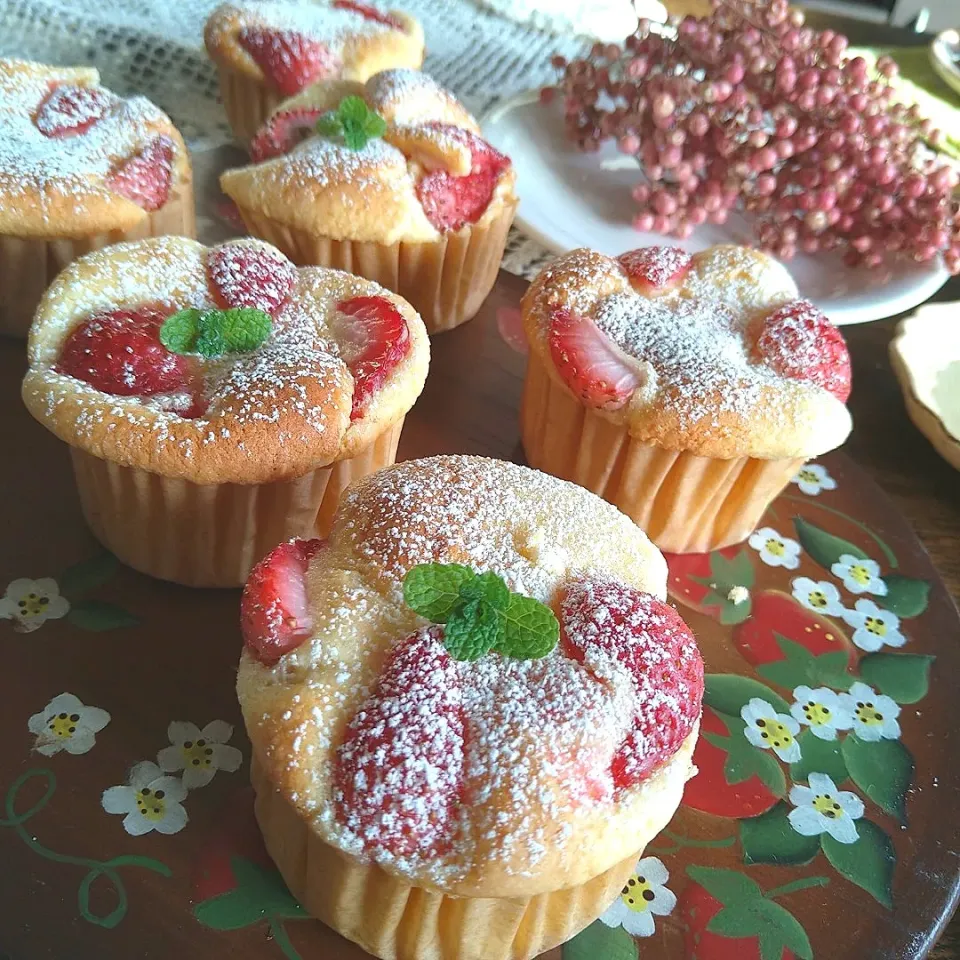 あゆ♡さんの料理 フレッシュいちごのふわふわマフィン🍓|とまと🍅さん