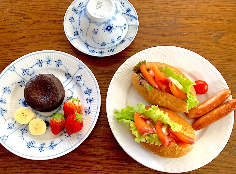 スモークサーモンのサンドイッチ🍋今日の昼食20230223|rococoさん