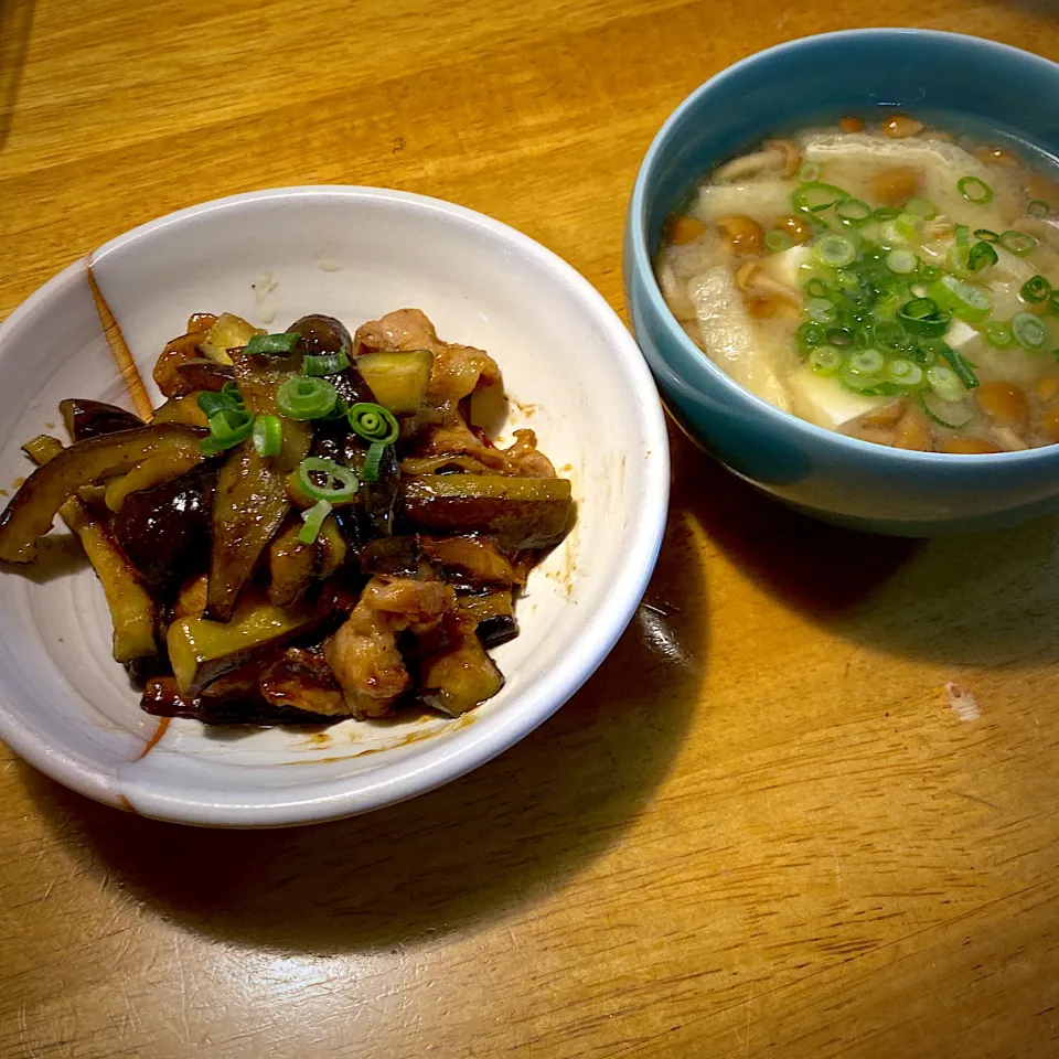 豚バラと茄子の炒め物と、なめこと豆腐の味噌汁|もえさん