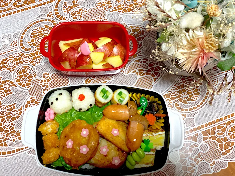 Snapdishの料理写真:2023.2.24はサイコロのミニおにぎり入り魚弁当☺️|makoさん