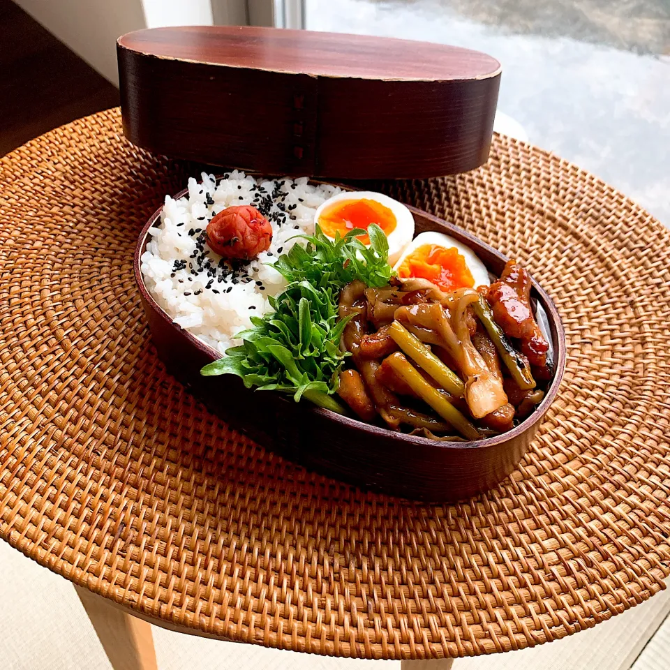 ニンニクの芽と舞茸の牛肉炒め✴︎|あやみんさん