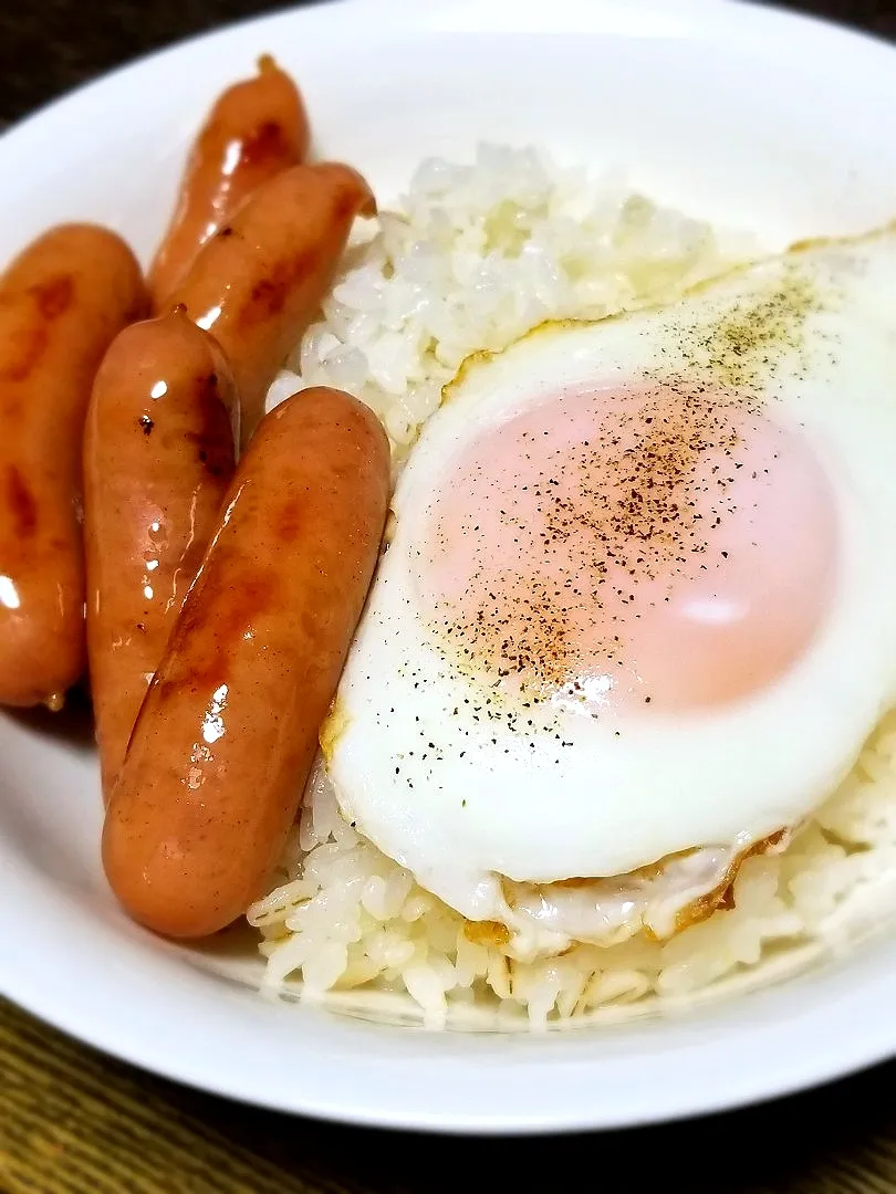 パパ作👨ウインナーエッグ丼|ぱんだのままんさん