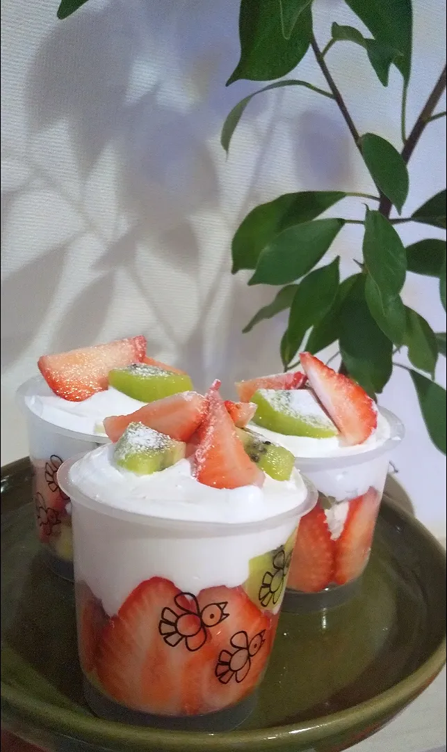 🥝キウイと苺のカップケーキ
美味しい〰️😋|さくらんぼさん