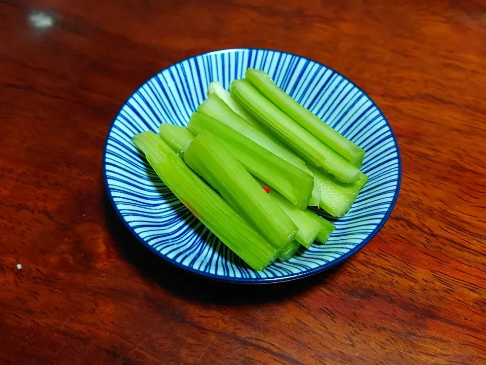 セロリの白だし漬け|さえこさん