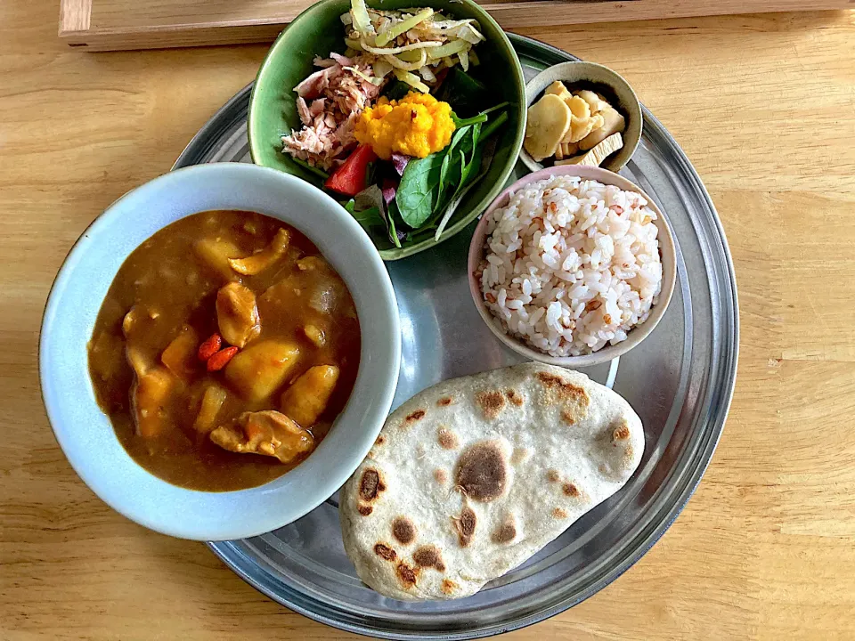 娘っちと作ったトマトチキンカレーandナン|さくたえさん