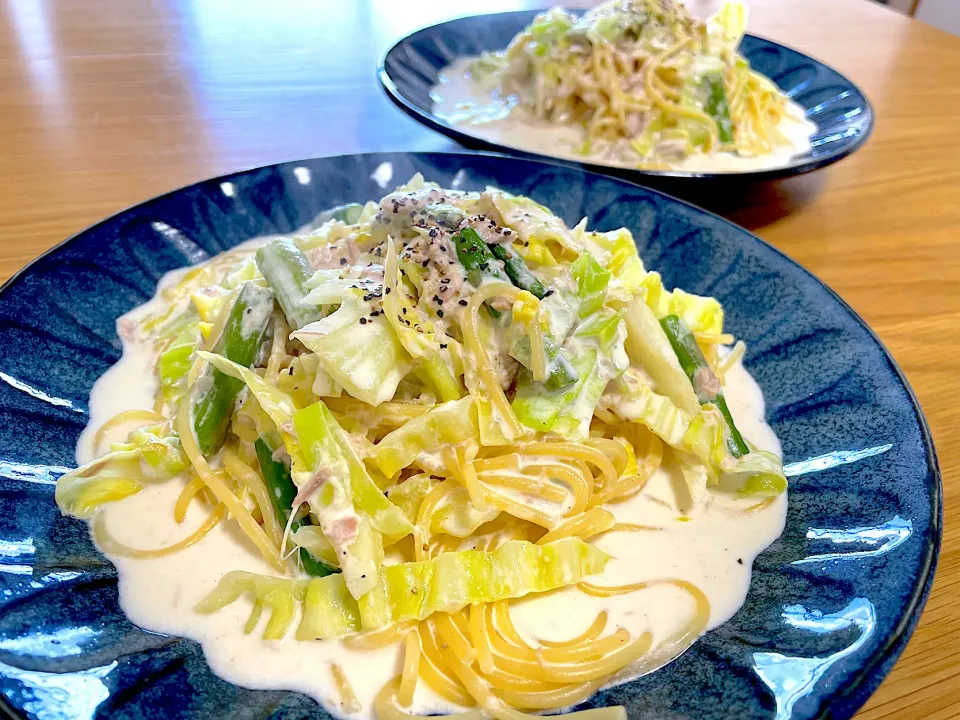 Snapdishの料理写真:ツナと春キャベツのクリームパスタ|りえままキッチンさん