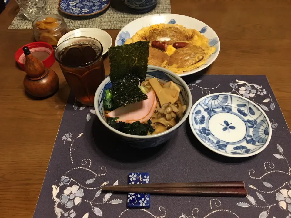 特製うどん、コロッケの卵とじ(昼飯)|enarinさん