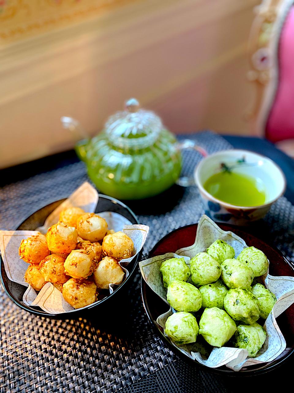 めっちゃ簡単💕切り餅あられ　　　　　　　　　　　胡麻醤油味❣️& 塩抹茶味❣️